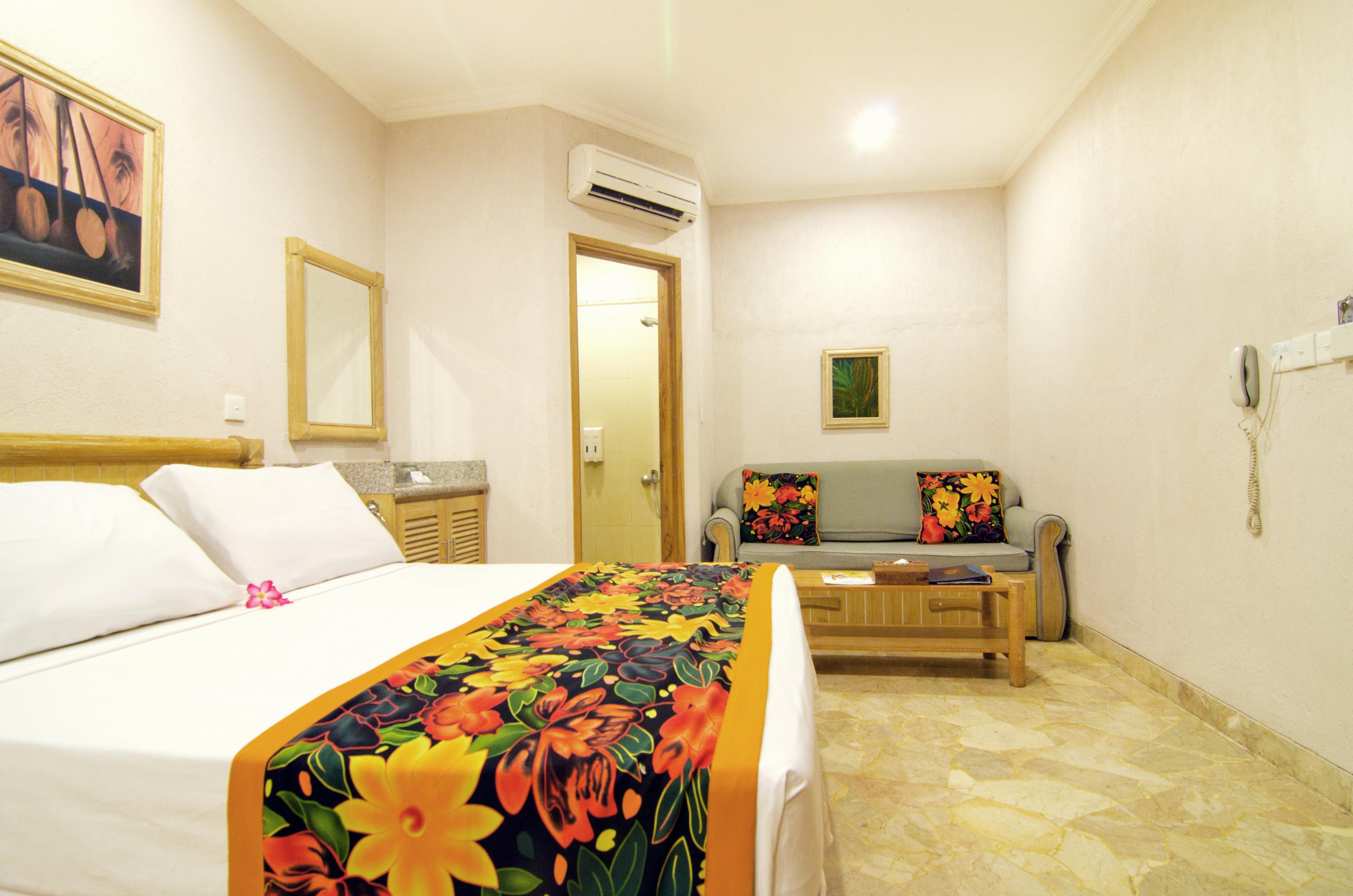 Hawaii Resort Family Suites Anyer Exterior photo
