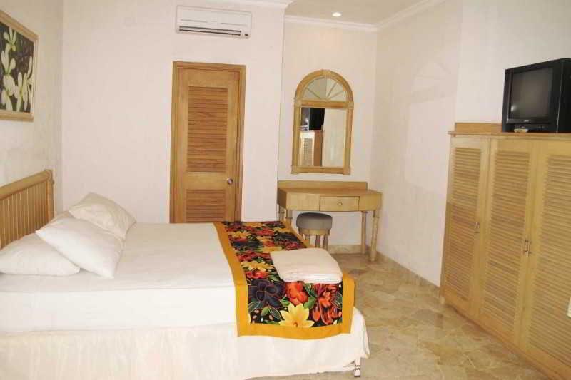 Hawaii Resort Family Suites Anyer Exterior photo