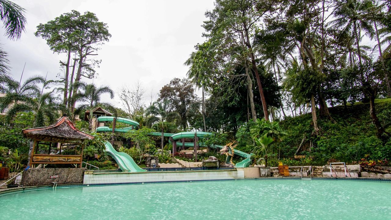 Hawaii Resort Family Suites Anyer Exterior photo