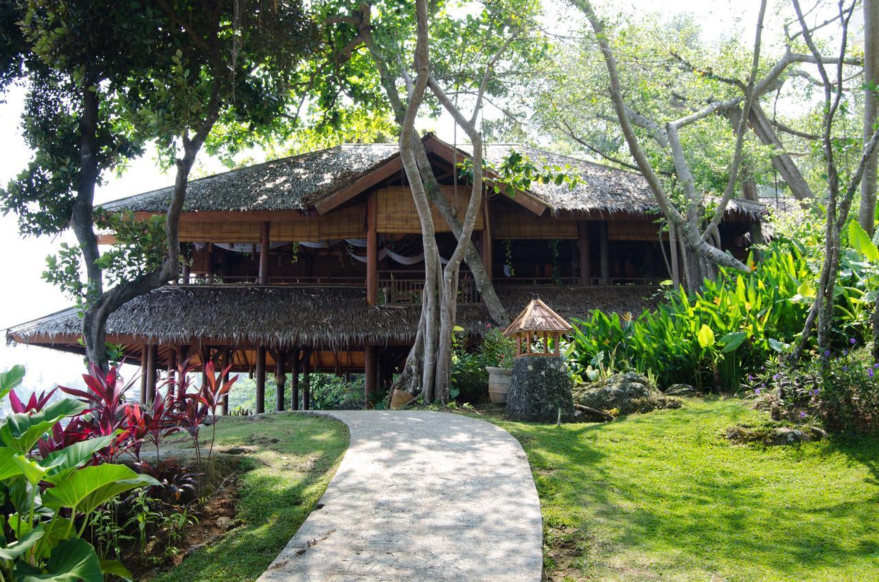 Hawaii Resort Family Suites Anyer Exterior photo
